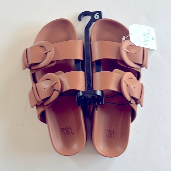 Time & Tru Double strapped Sandals. NWT. Women’s Size 6 - Picture 2 of 5